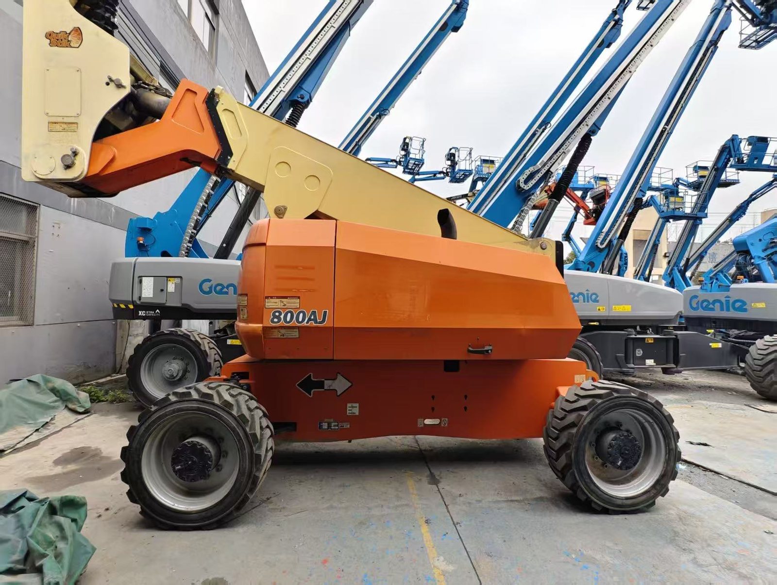 2017 JLG 800AJ Articulating Boom Lift photo 1
