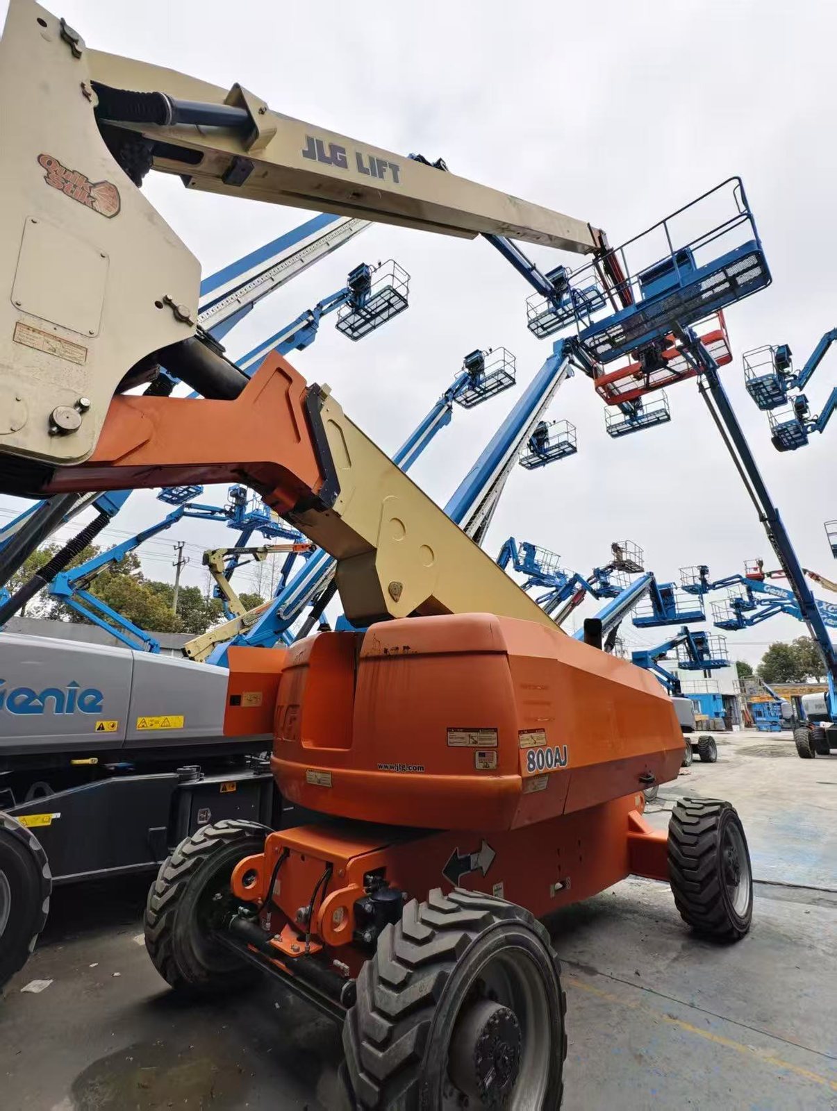 2017 JLG 800AJ Articulating Boom Lift photo 2